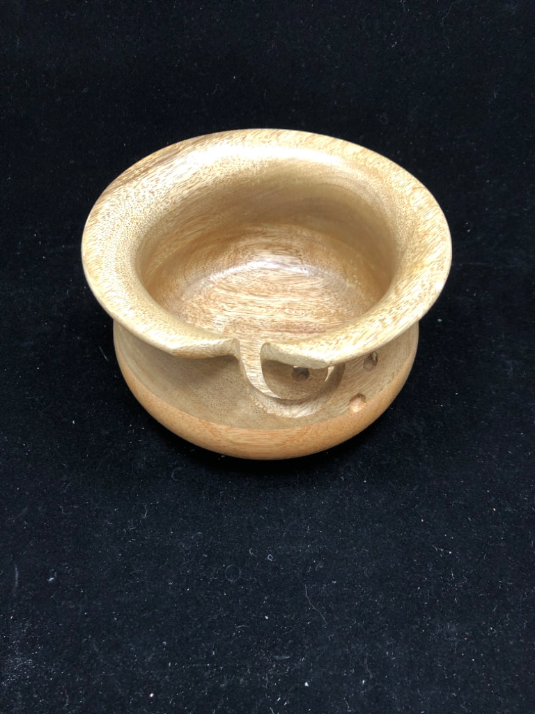 WOODEN YARN BOWL - SUSAN BATES.