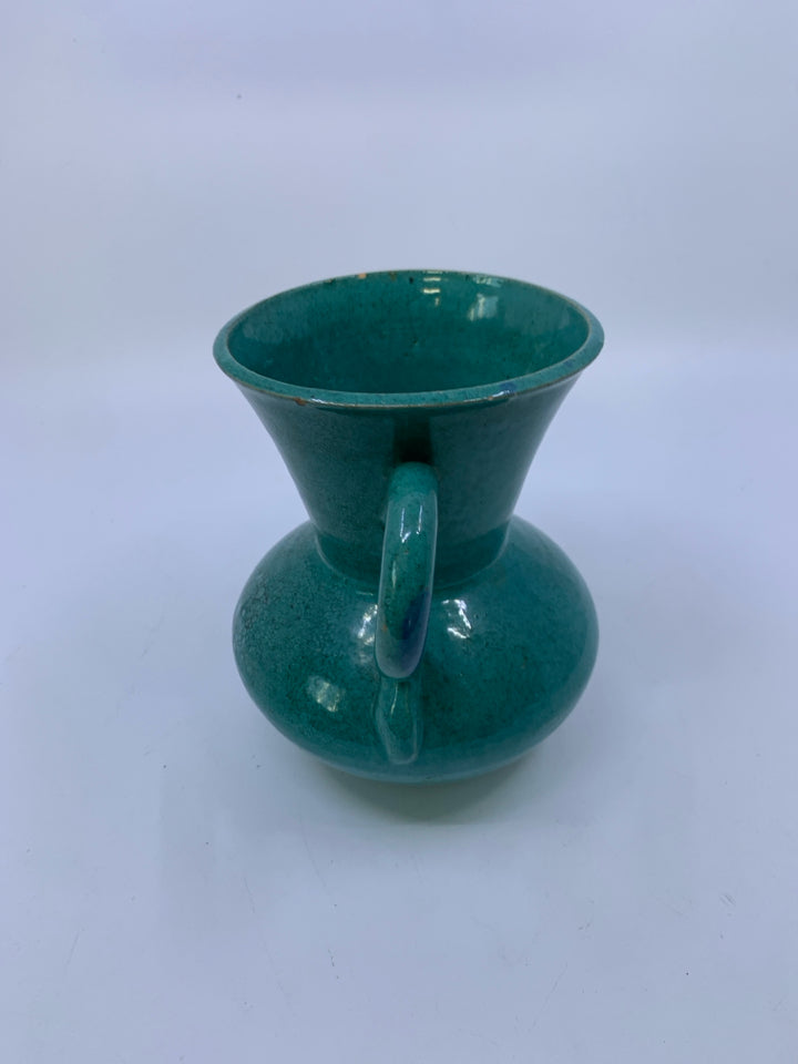 VTG AQUA COLORED VASE W/ DOUBLE HANDLES.