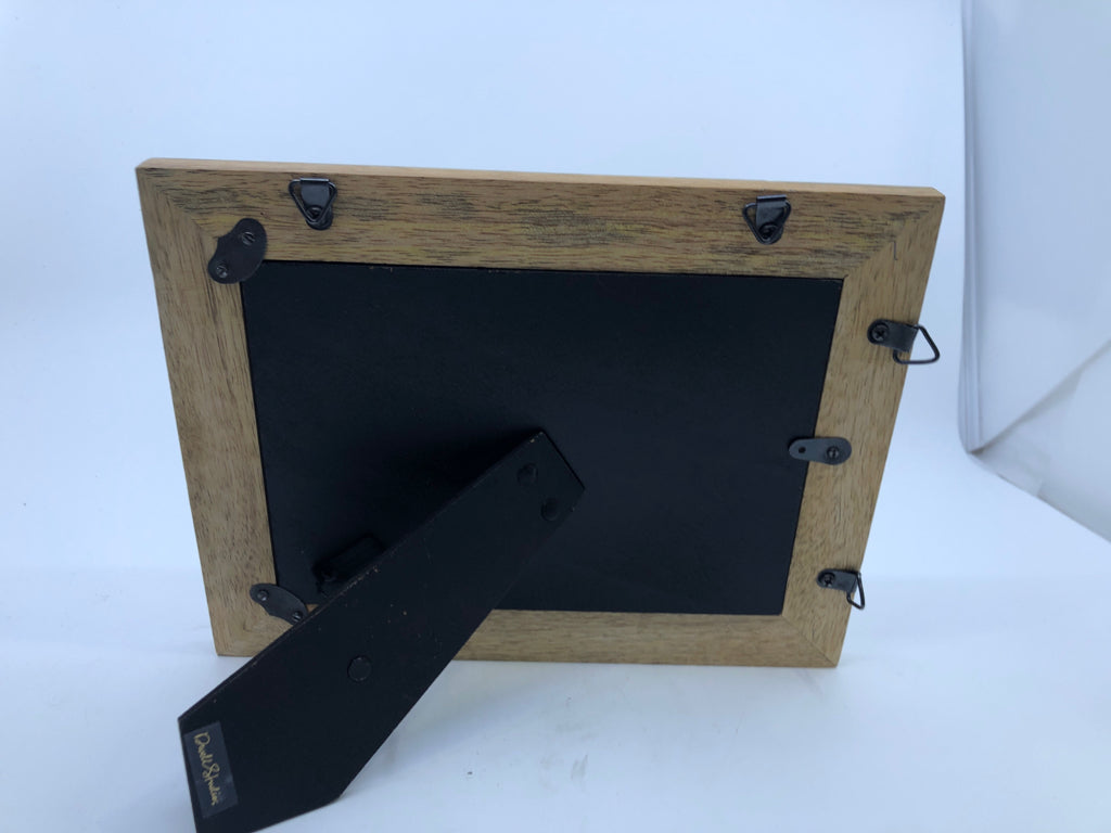 MULTITEXTURED PHOTO FRAME.