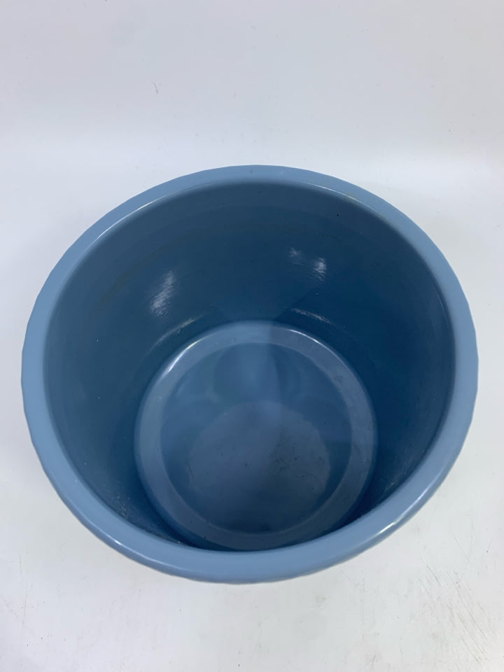 BLUE TEXTURED DOT PLANTER.
