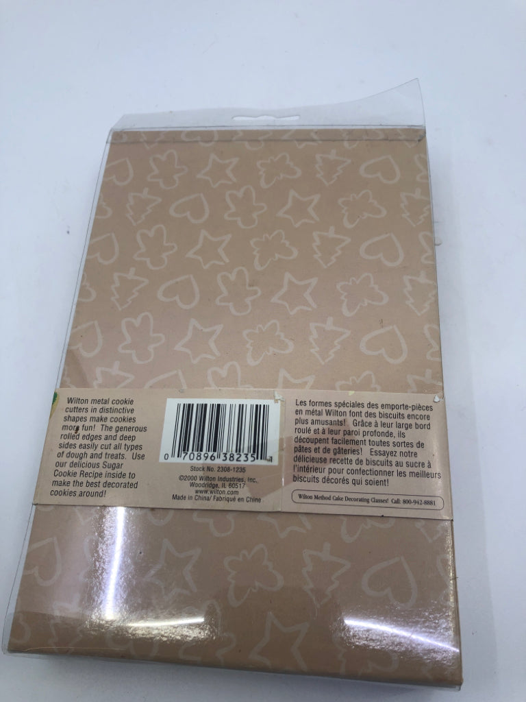 NIB 6 PIECE COOKIE CUTTER SET.