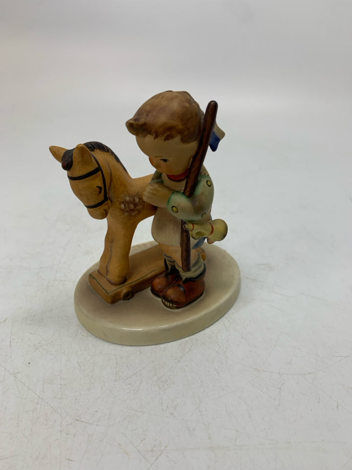 HUMMEL "PRAYER BEFORE BATTLE" FIGURINE #20.
