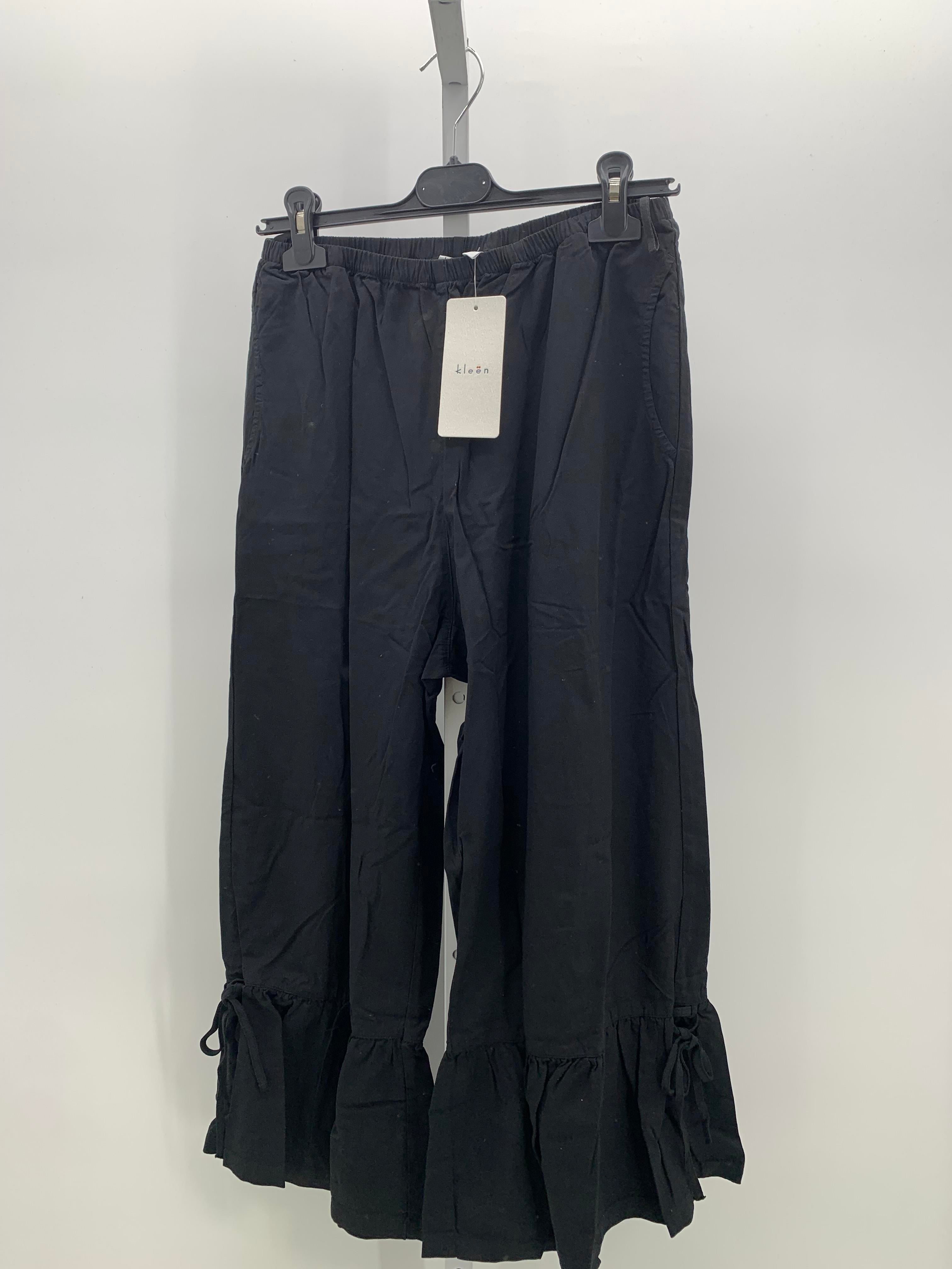 Size Medium Misses Capri Pants