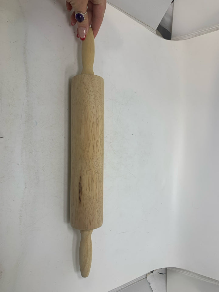 WOOD ROLLING PIN.