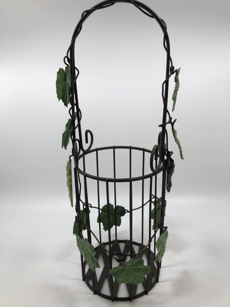 METAL GRAPE/LEAF WINE HOLDER.
