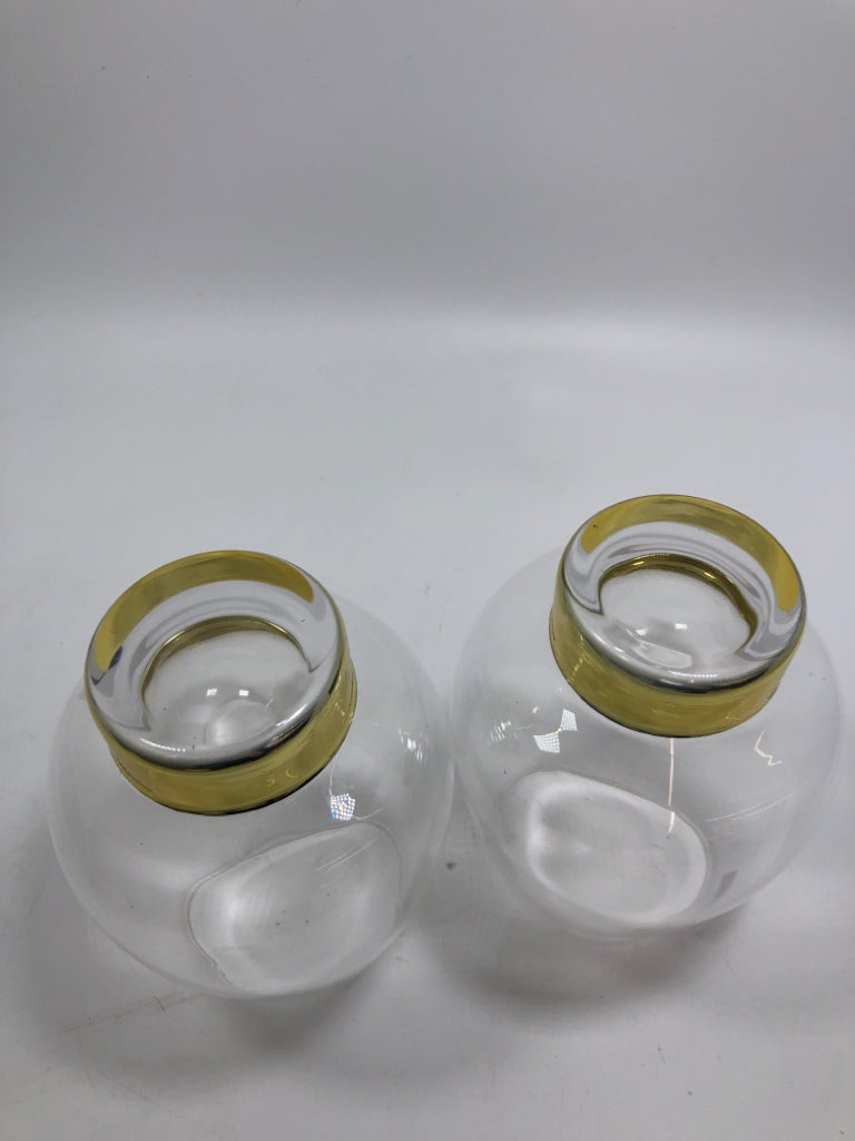 2 GLASS GOLD BOTTOM WINE GLASSES IN BOX.