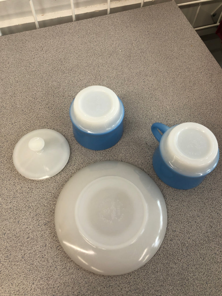16PC VTG BLUE MOSAIC FIRE-KING: 7 CUP/SAUCERS + 2 SUGAR BOWLS.