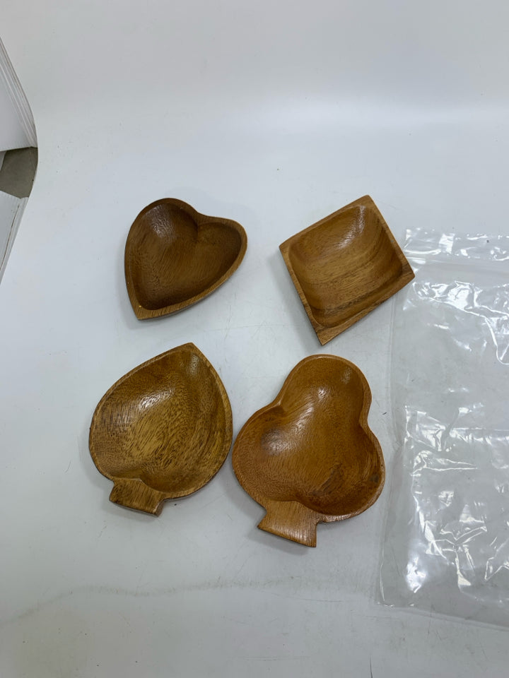 IN BAG 4 WOOD CARVED DECK OF CARDS SYMBOLS CATCH ALL BOWLS.