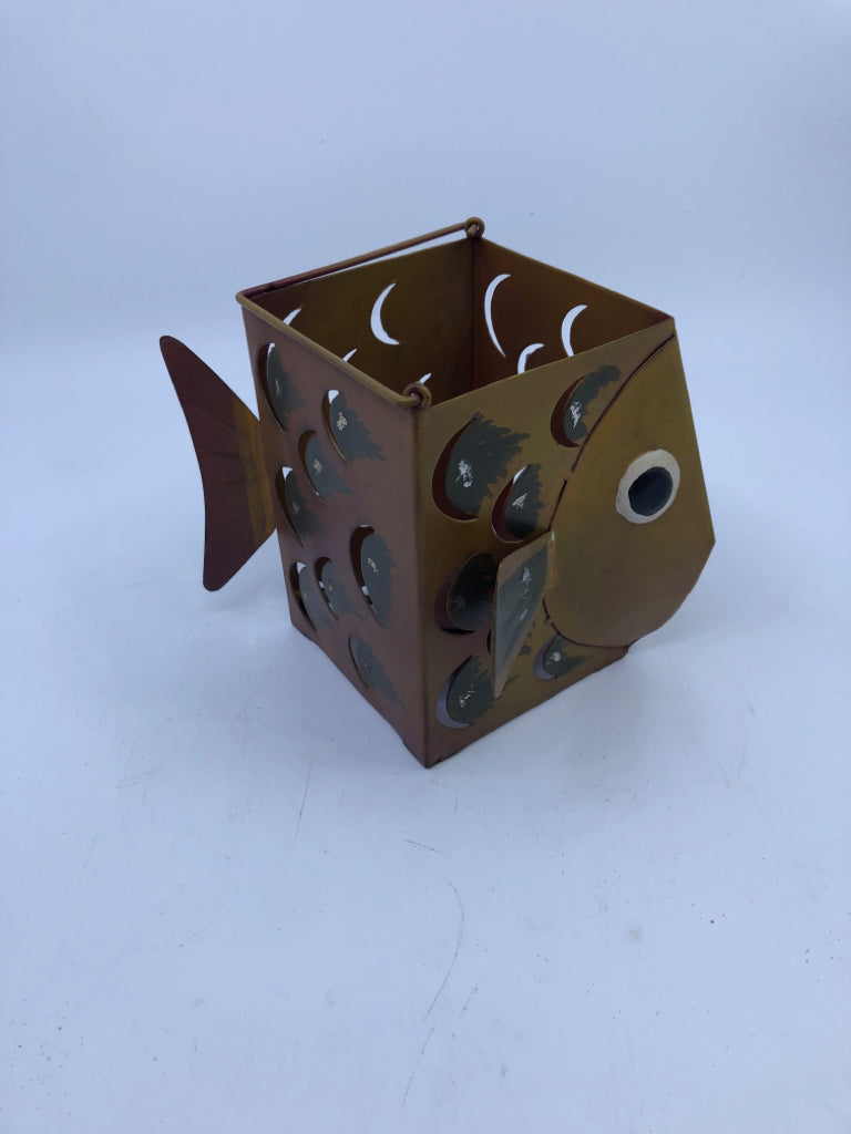 METAL FISH TEA LIGHT LANTERN.