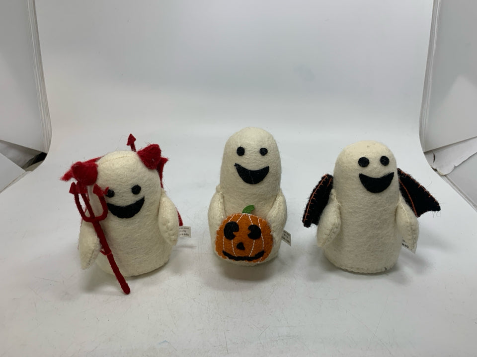 3 FELT GHOSTS IN COSTUMES.