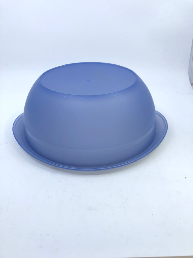 BLUE TUPPERWARE BOWL W LID.