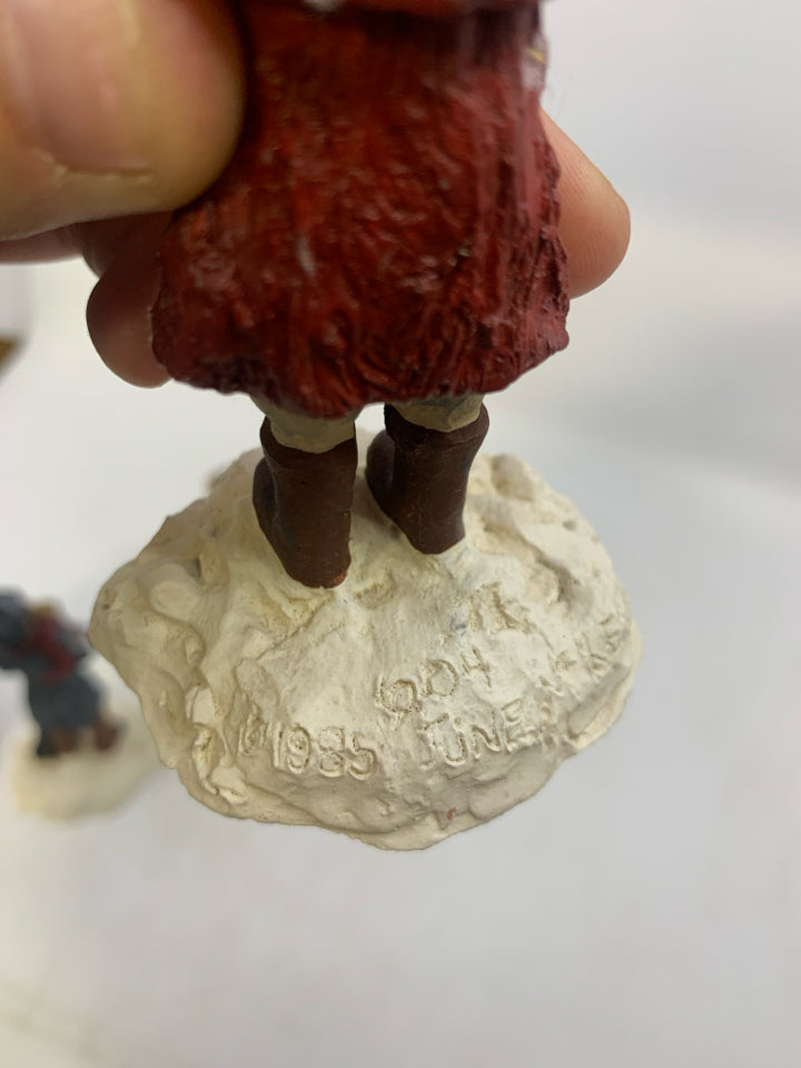 4 VTG RESIN JUNE MCKENNA CAROLER FAMILY.