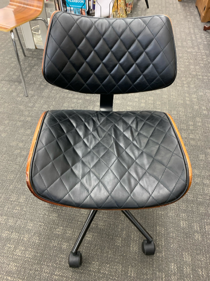 LEATHER/WOOD ROLLING DESK CHAIR.