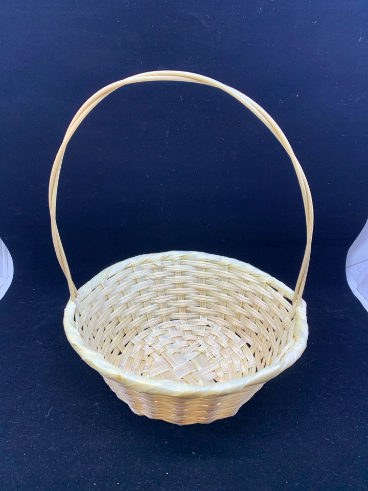 BLONDE WOVEN EASTER BASKET.