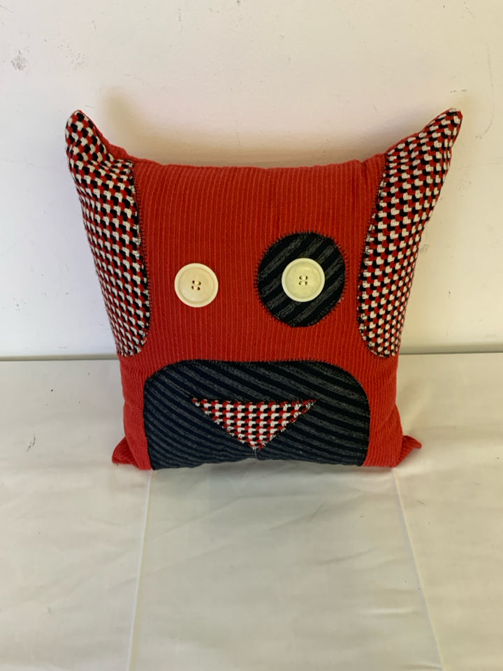 RED PATCHWORK DOG FACE PILLOW.