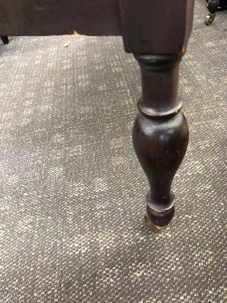 VTG DARK WOOD DRESSER W/5 DRAWERS & ORNATE METAL PULLS ON WHEELS.