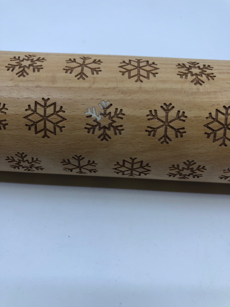 ROLLIN PIN W/ SNOWFLAKES.
