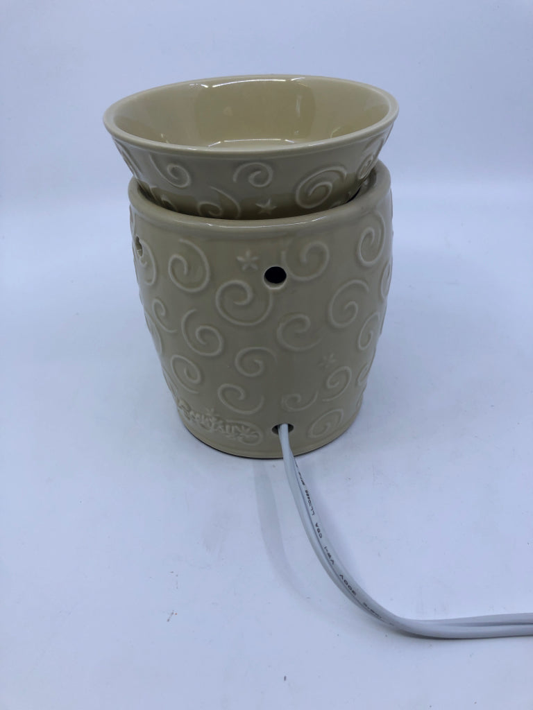 TAN SCENTSY PRIMITIVE RED STAR WAX WARMER.