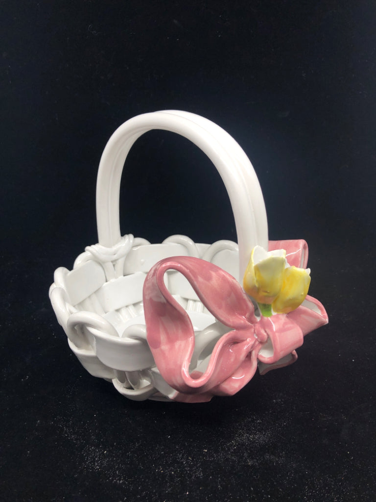 WHITE CERAMIC BASKET W BOW.