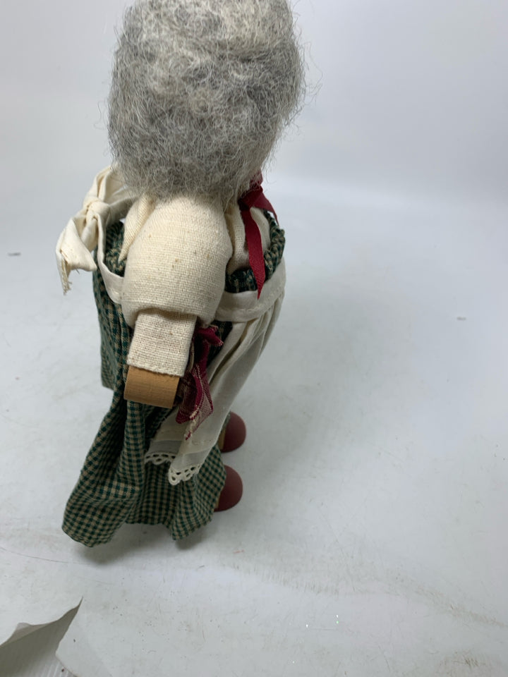 WOOD GRANDMA HOLDING POTTERY JUG GREEN PLAID DRESS LIZZIE HIGH DOLL.