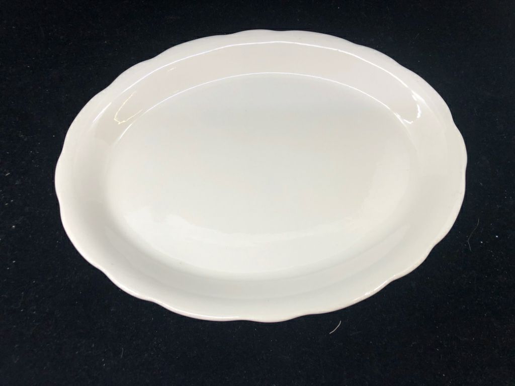 VTG OVAL CREAM PLATTER.