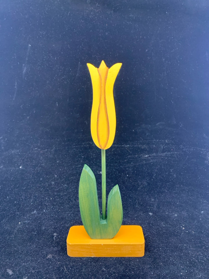 VTG YELLOW WOOD TULIP.