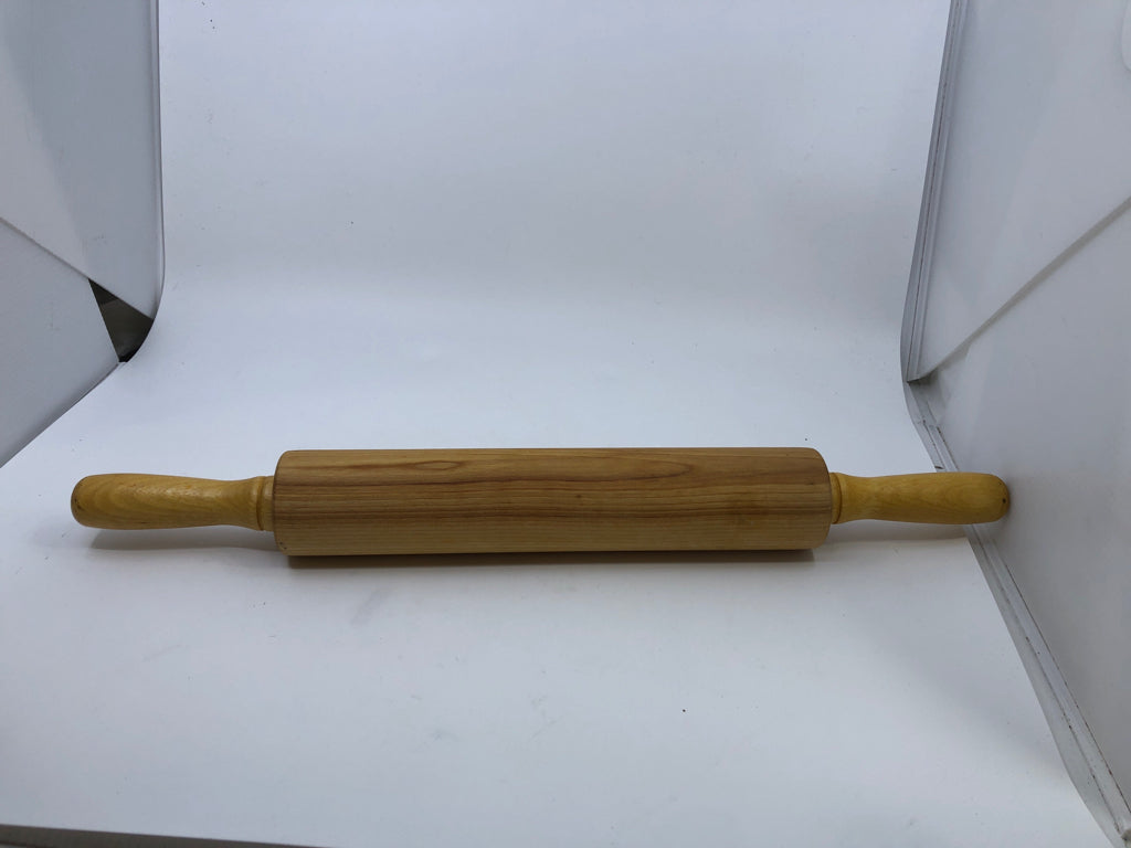 BLONDE WOOD ROLLING PIN.