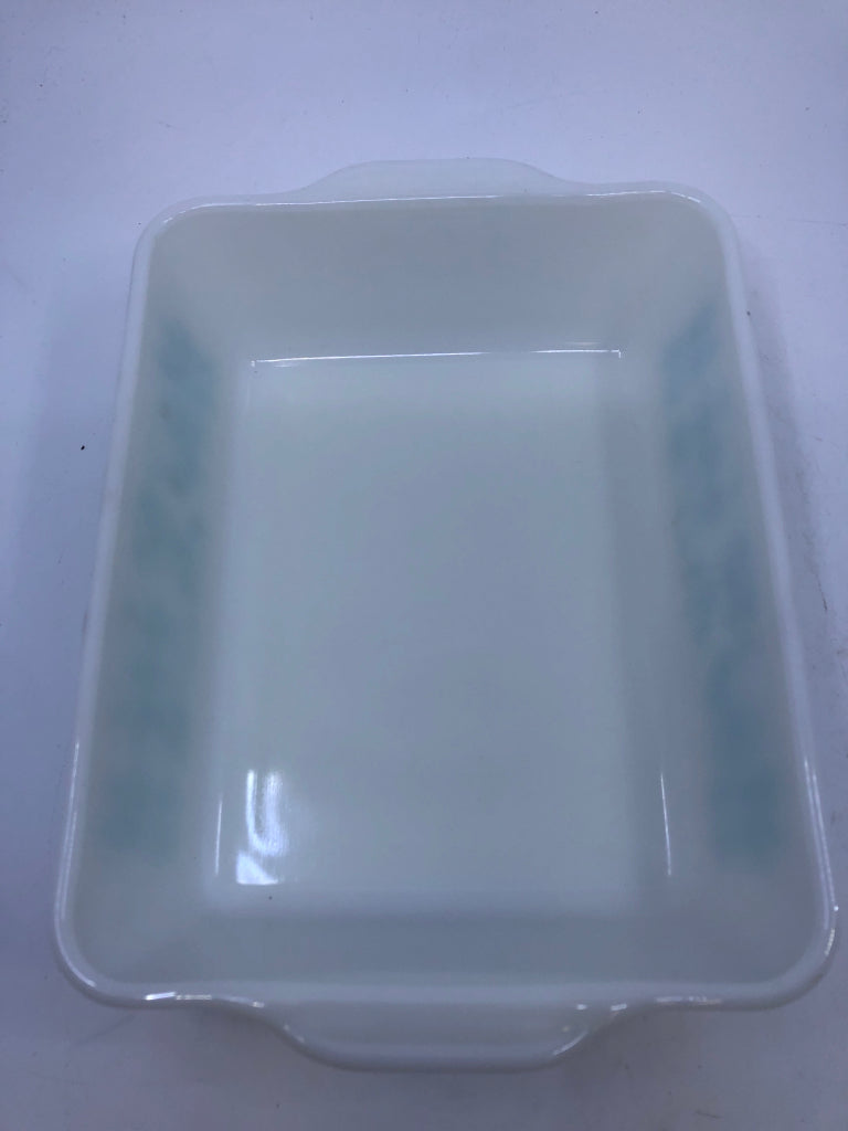 VTG PYREX AMISH BUTTERPRINT FRIDGE DISH W LID.