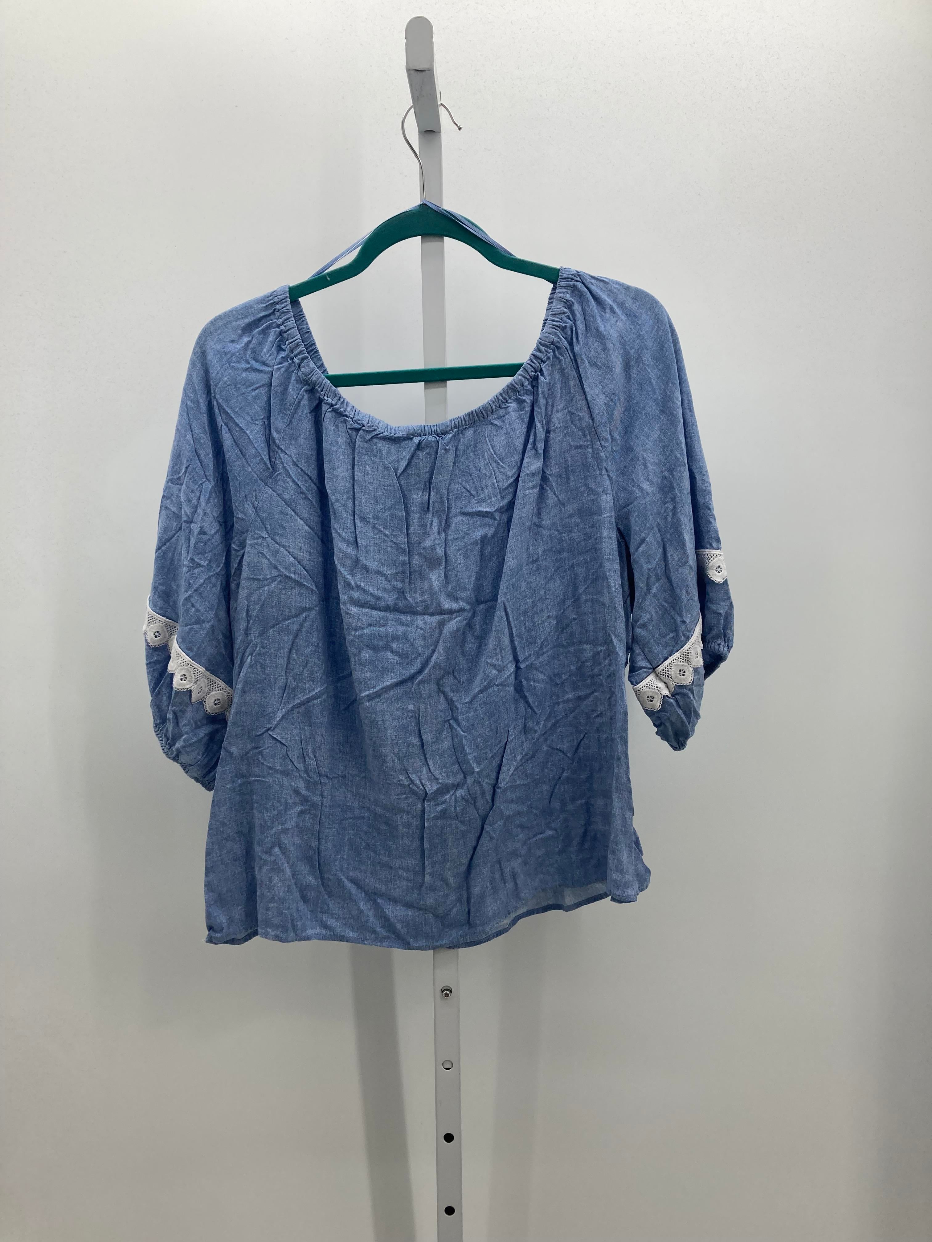 Size Extra Large Misses Short Sleeve Shirt