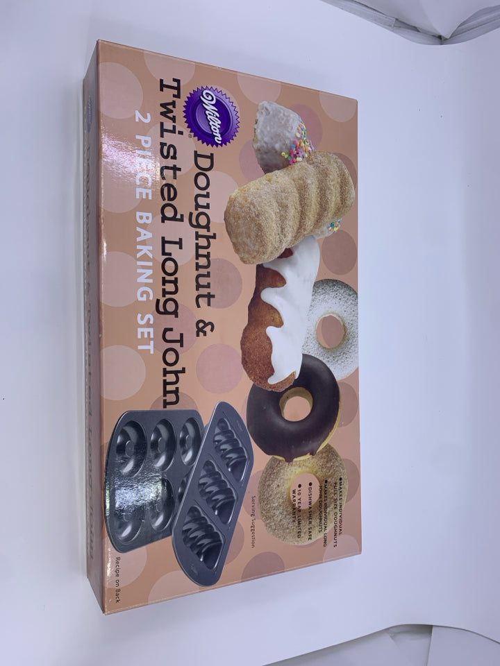 NIB WILTON DOUGHNUT + LONG JOHN PAN SET.