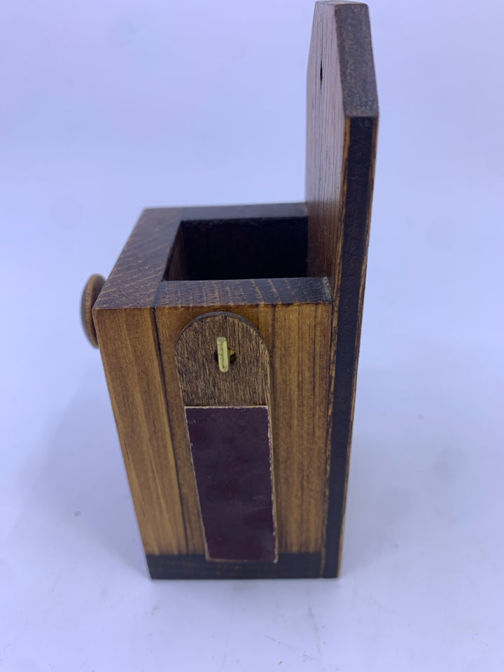 VTG PRIMITIVE WOOD CANDLE BOX W ATTACHED FLINT.
