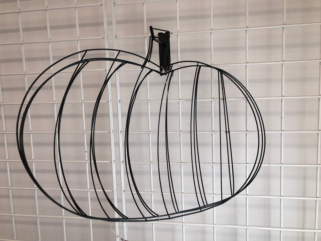 3PK WIRE PUMPKIN WREATH FORMS.