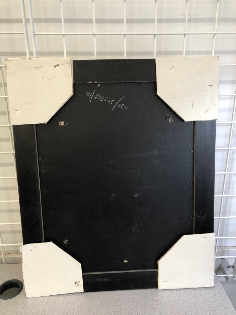 SIGNATURE SERIES SIGNABLE PHOTO FRAME.