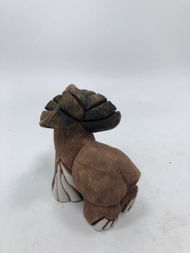 VTG CARVED CERAMIC RAM W/WHITE GLAZED ACCENTS.