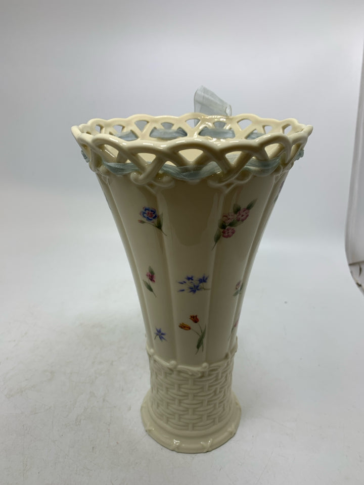LENOX POSY BASKETS PORCELAIN LATTICE TOP TRUMPET VASE.