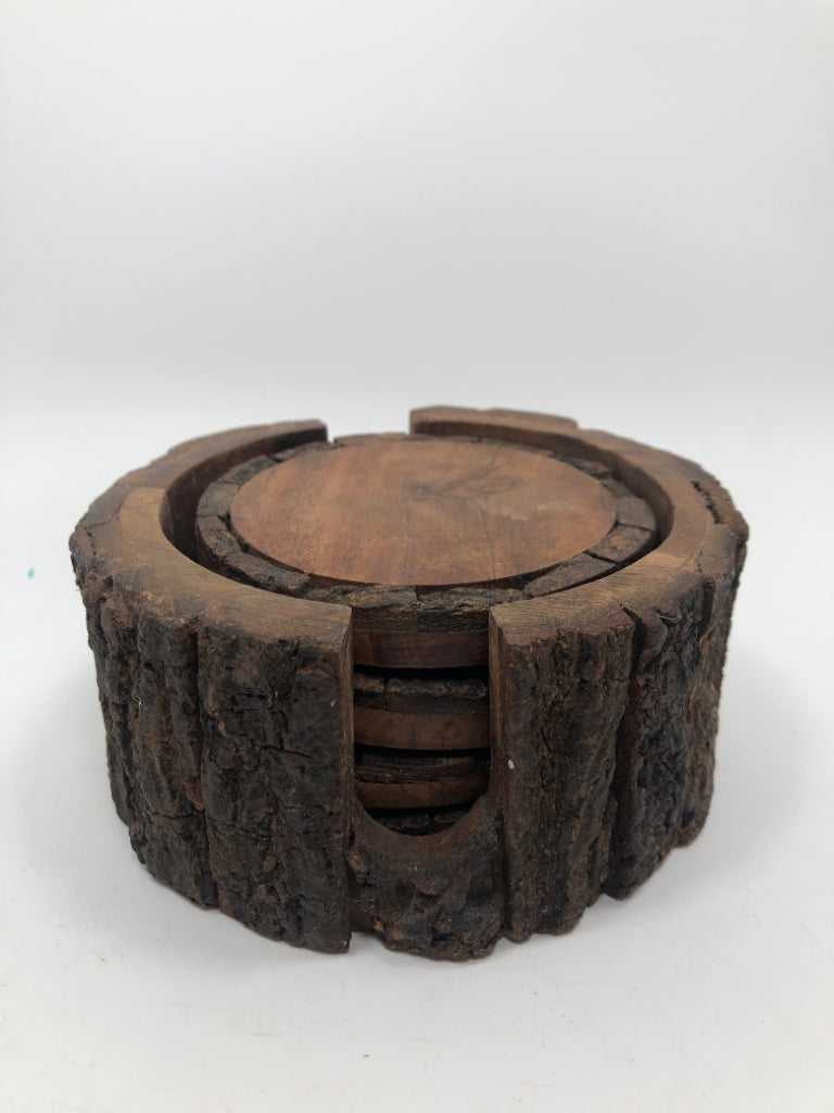 5PC WOOD AND TREE BARK COASTERS IN HOLDER.