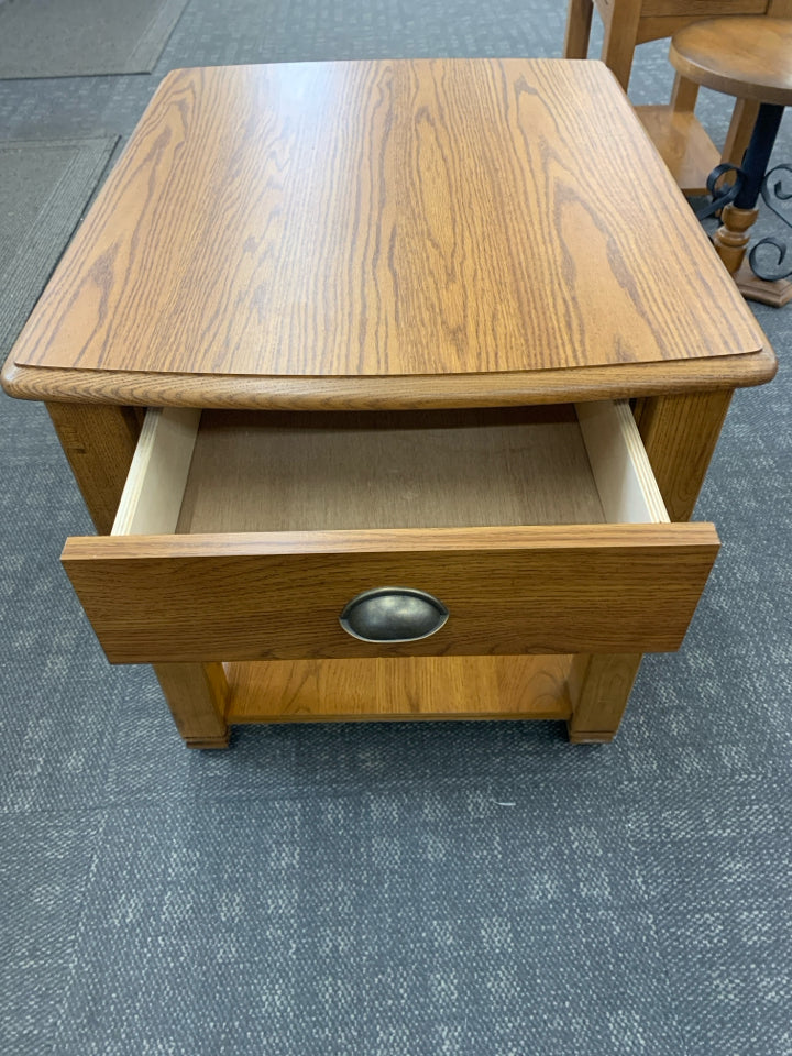 OAK 1 DRAWER NIGHT STAND.