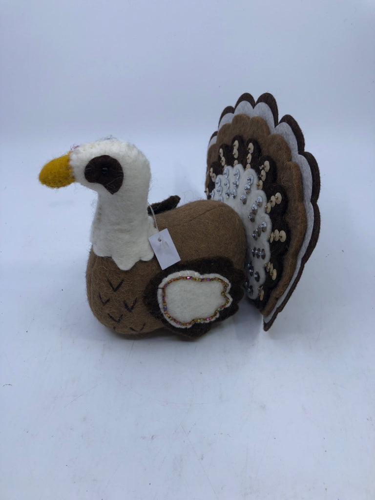 FELT TURKEY DECOR.