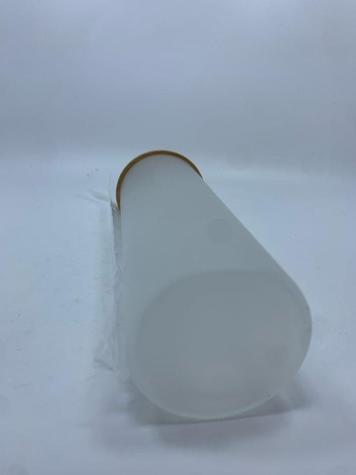 FROSTED CUP W/WOOD LID & NIP STRAW.