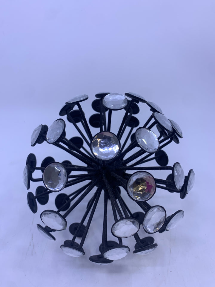 BLACK METAL BALL W/ DIAMOND CRYSTALS.