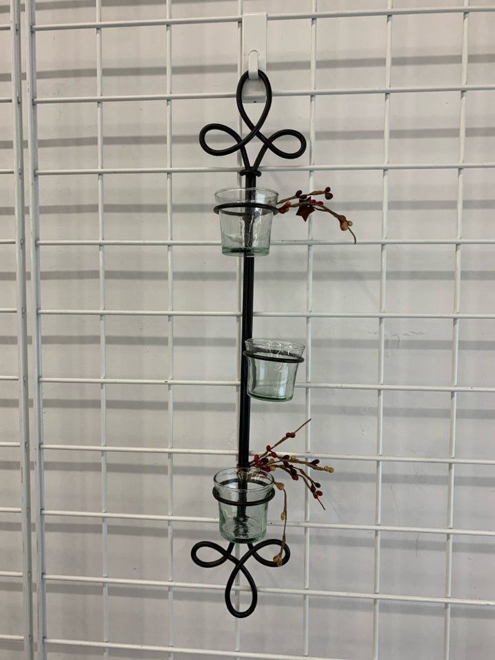 3 SECTION VOTIVE CANDLE HOLDER W/RED PIP.