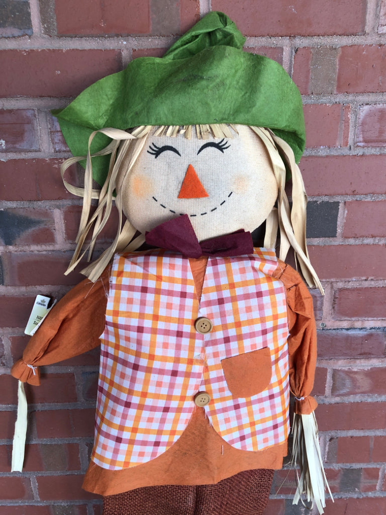 SCARECROW W/GREEN HAT YARD DECOR.