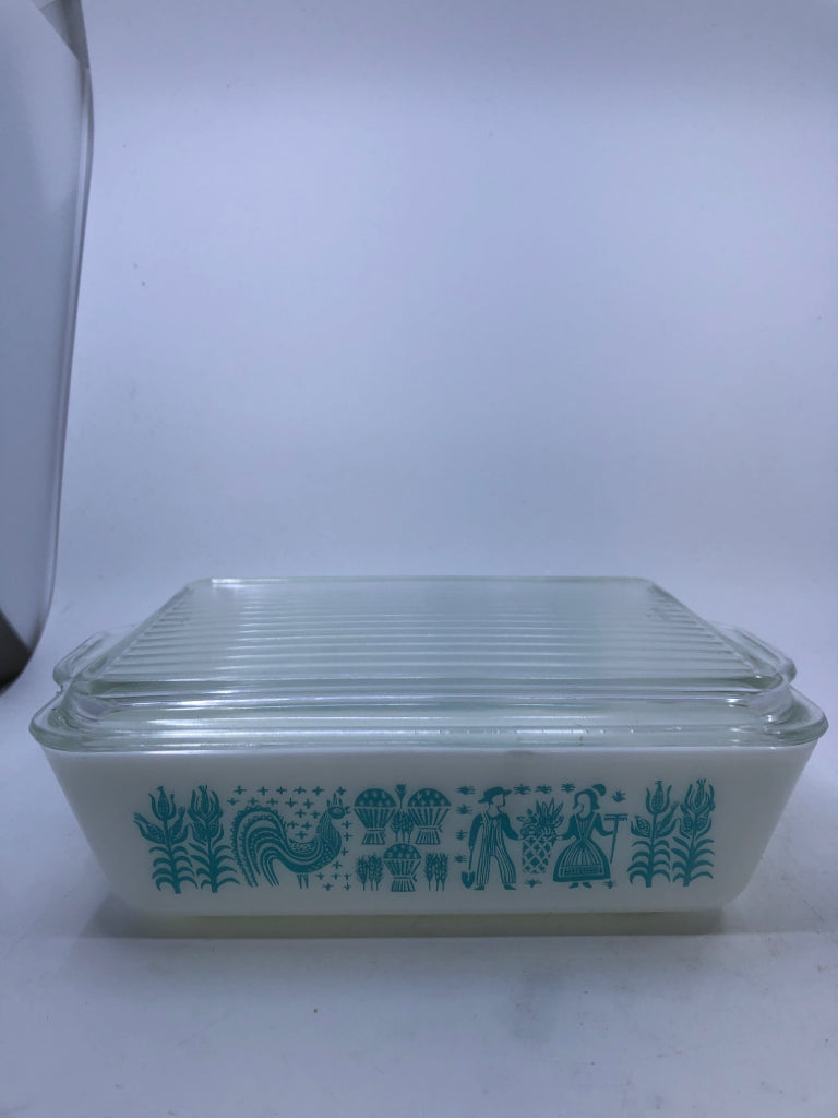 VTG PYREX AMISH BUTTERPRINT FRIDGE DISH W LID.