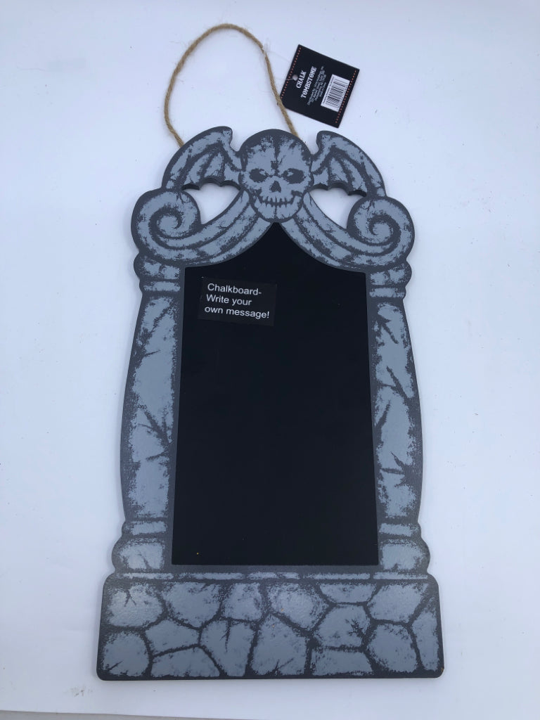 GREY SKULL SMALL CHALKBOARD WALL HANGING.