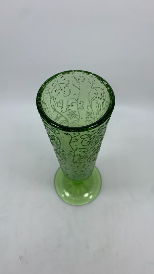 VTG GREEN GLASS VASE W/EMBOSSED FLOWERS.