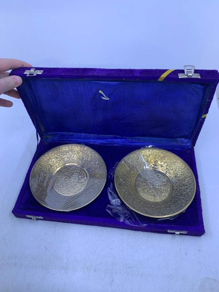 IN PURPLE CASE GOLD METAL CRAVED DETAILED 2 BOWLS.