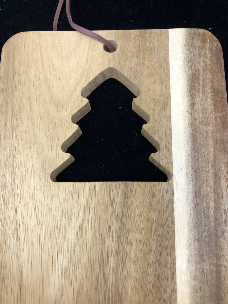 CHRISTMAS TREE CUTTING BOARD WALL HANGING.