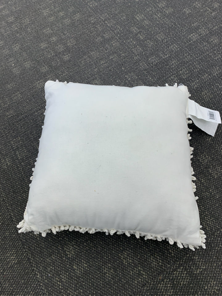 WHITE TEXTURED LOOP PILLOW.