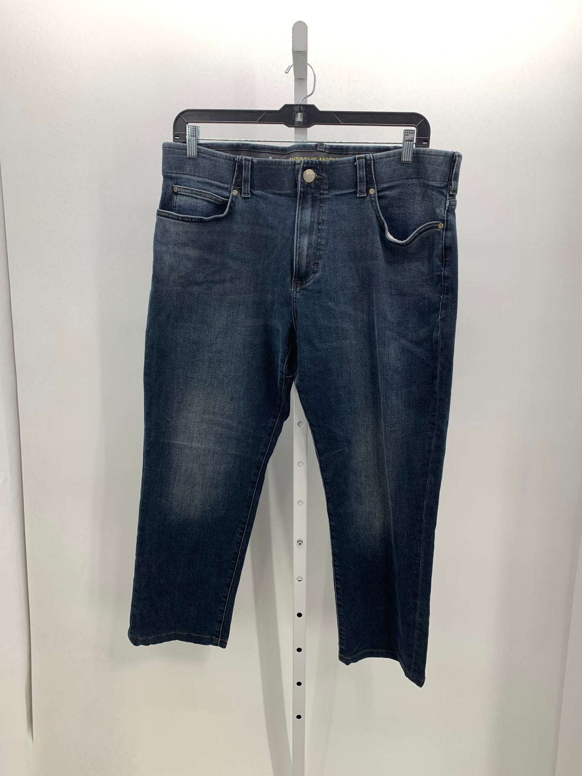 STRAIGHT FIT TAPERED LEG