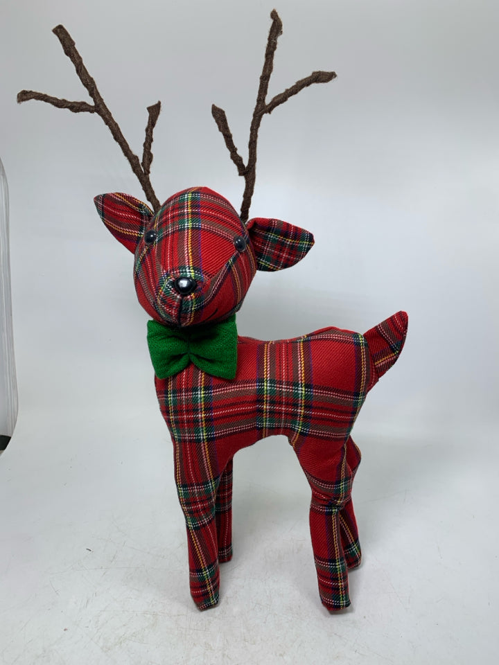 STANDING PLATE PLUSH REINDEER.